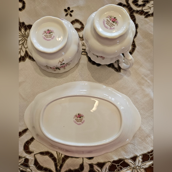 3pc "Lavender Rose" Cream and Sugar with Tray, by Royal Albert. - Picture 4 of 10
